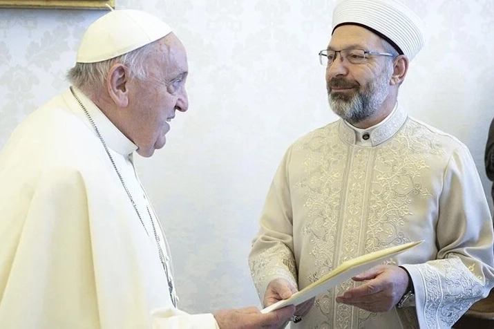Papa Franciscus'tan Erdoğan'a: Dünya barışı için gücü olan çok çalışan az sayıda liderden biri haberinin görseli