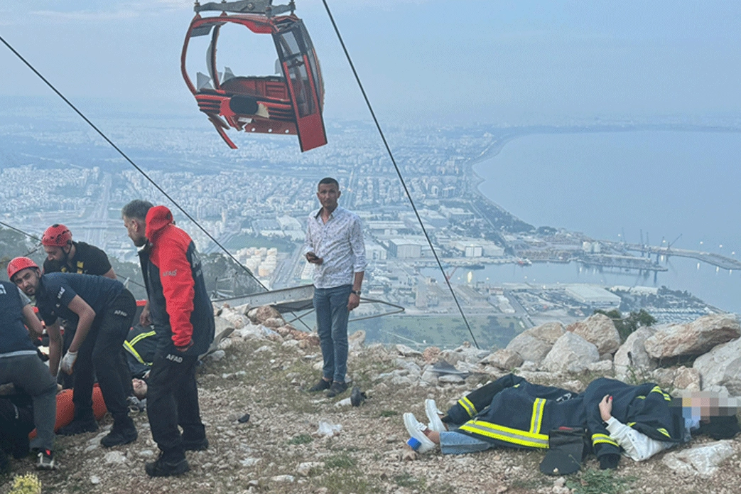 Teleferik kazasında bir depremzede de mahsur kaldı