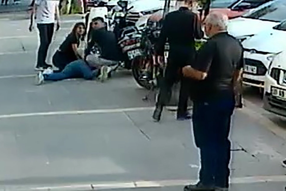 Sokak ortasında silahlı kavga: 1 ölü, 1 yaralı haberinin görseli