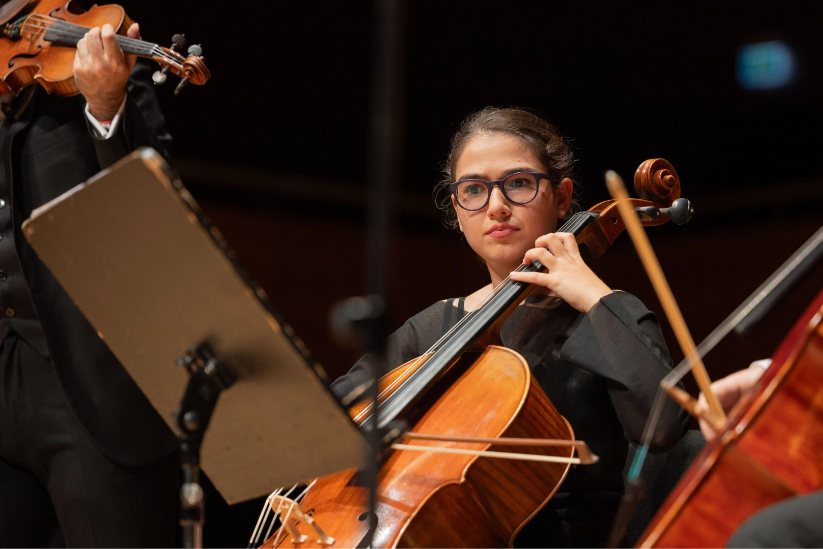 İtalya’da klasik müzik konserlerinde türkü söyleyen kız haberinin görseli