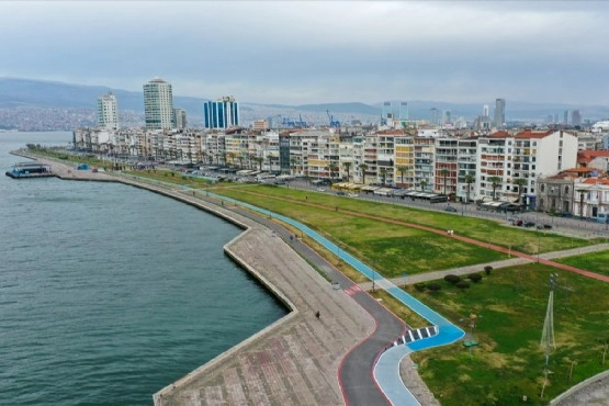 İzmir’de bu hafta hava hem sıcak hem de kapalı olacak  haberinin görseli