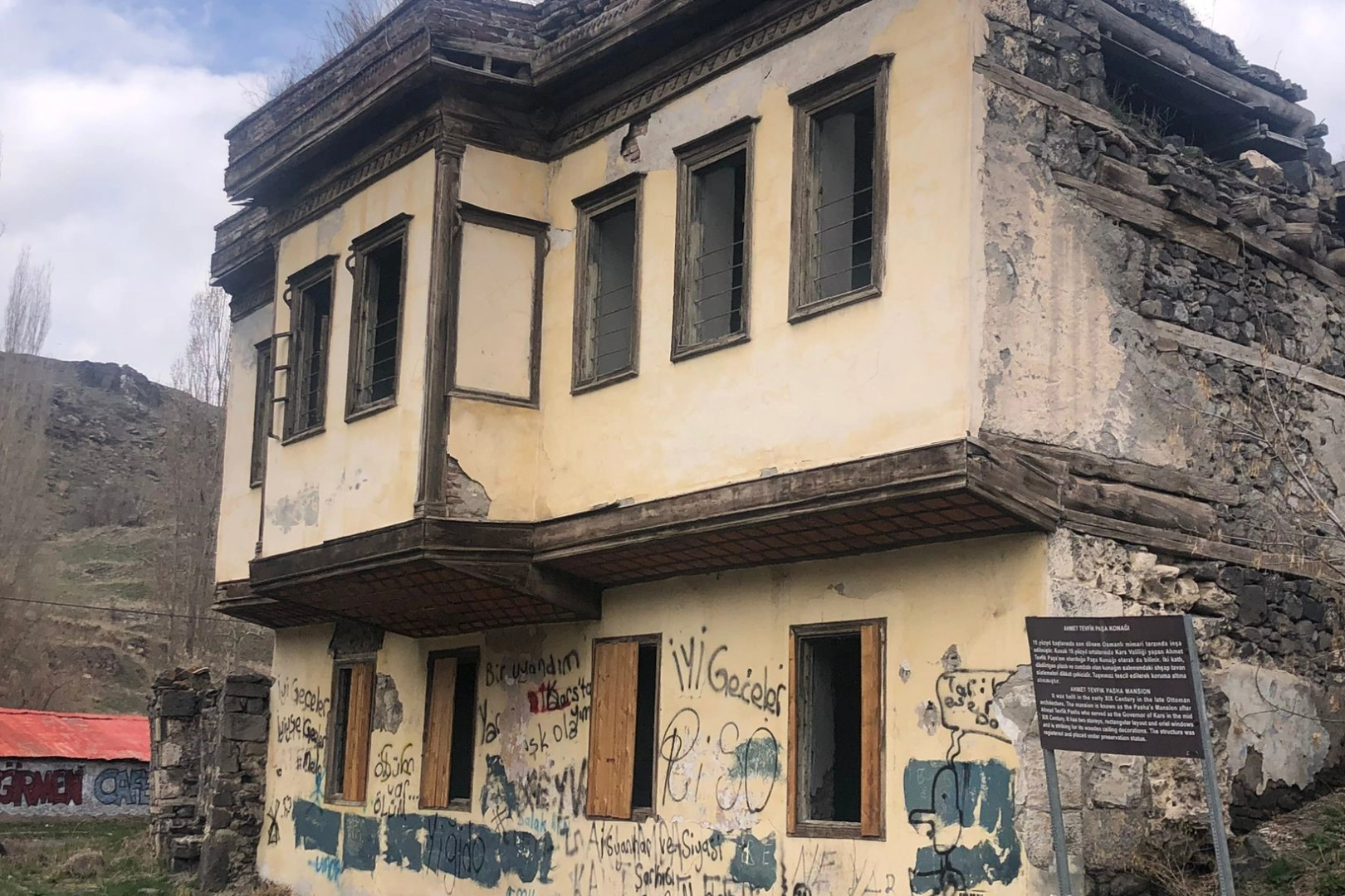 Kars’ta tarihi paşa konağı yıkılıyor haberinin görseli