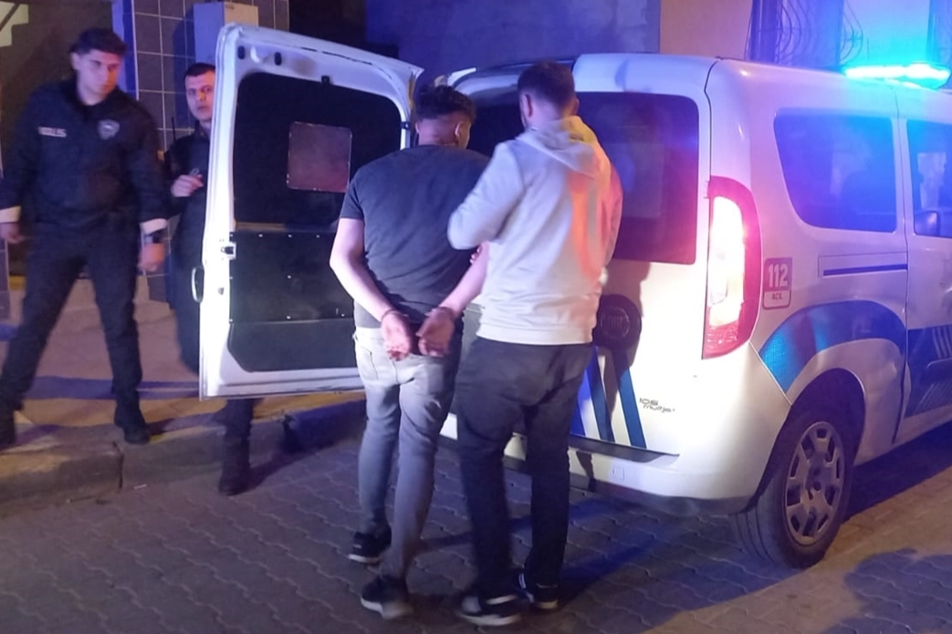Manisa'da mahalle bekçisi ile 2 kişiyi bıçaklayan şüpheli hakkında yeni gelişme haberinin görseli