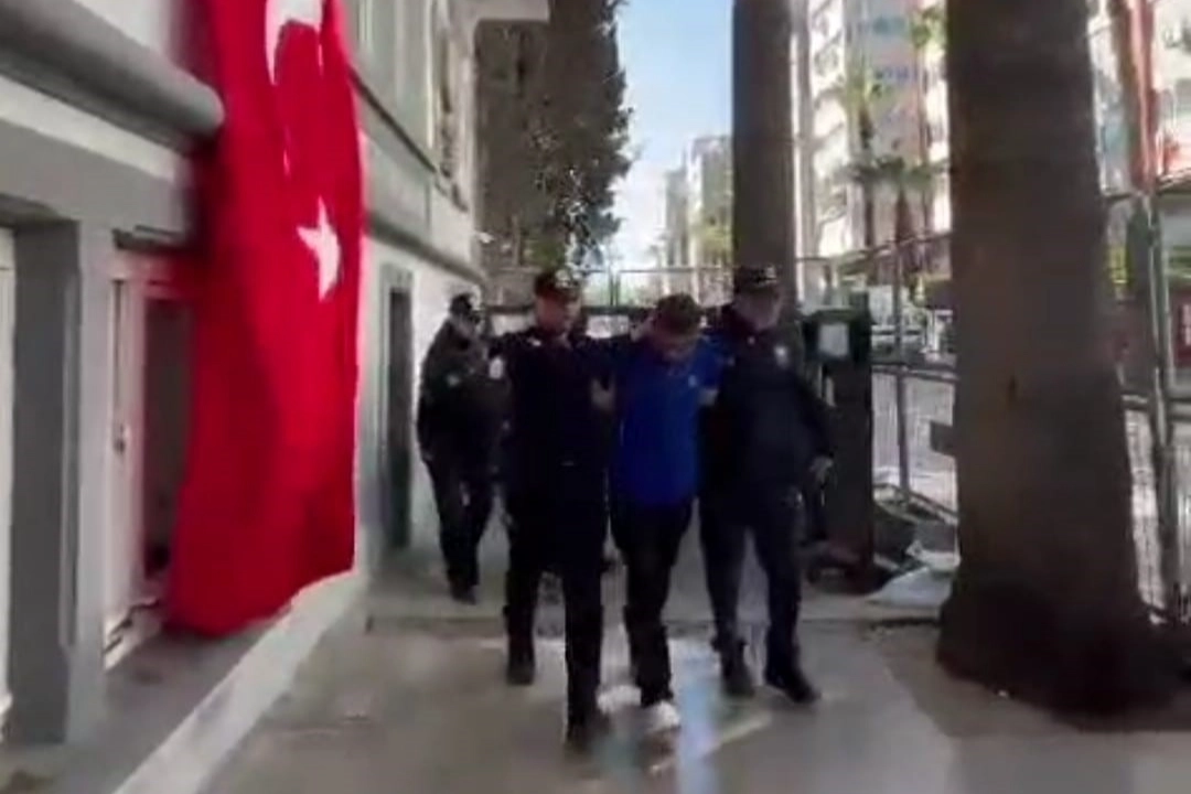 İzmir haber: Trans bireyin gasp edilerek darp edilmesi olayında 6 gözaltı haberinin görseli