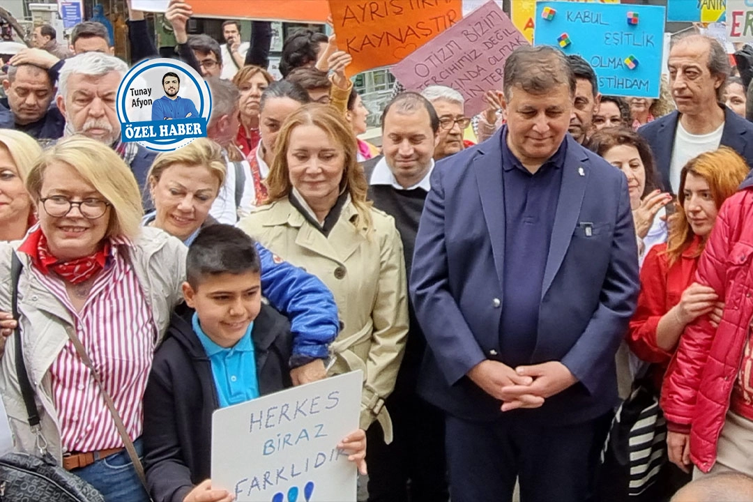 Görünmez engellerle mücadele ediliyorlar haberinin görseli