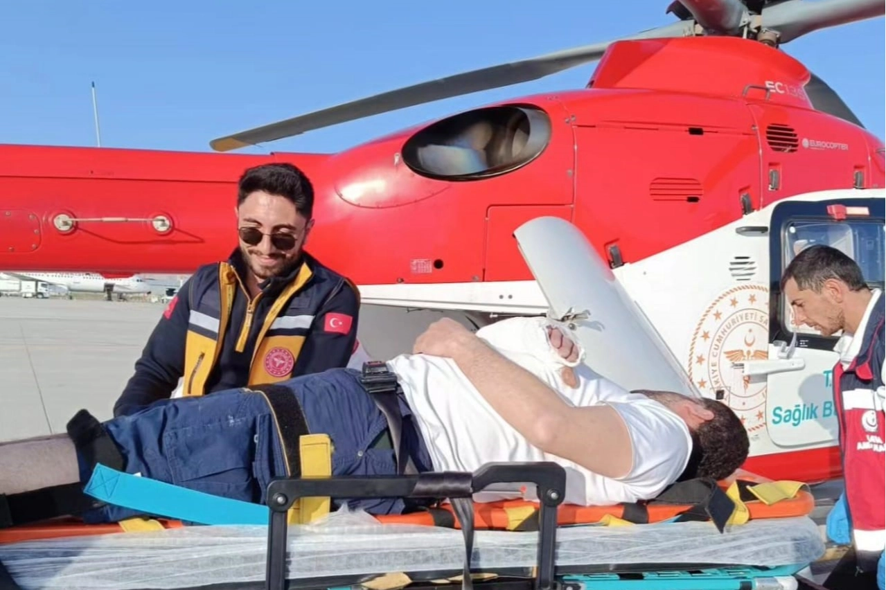 Kosta kırığı hastası için helikopter ambulans havalandı haberinin görseli