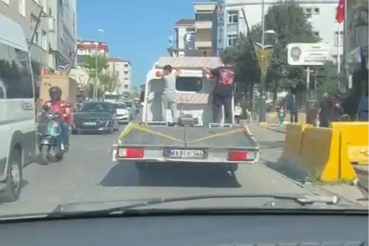 Pendik’te çekiciyle tehlikeli yolculuk: 5 bin 880 TL cezai işlem uygulandı