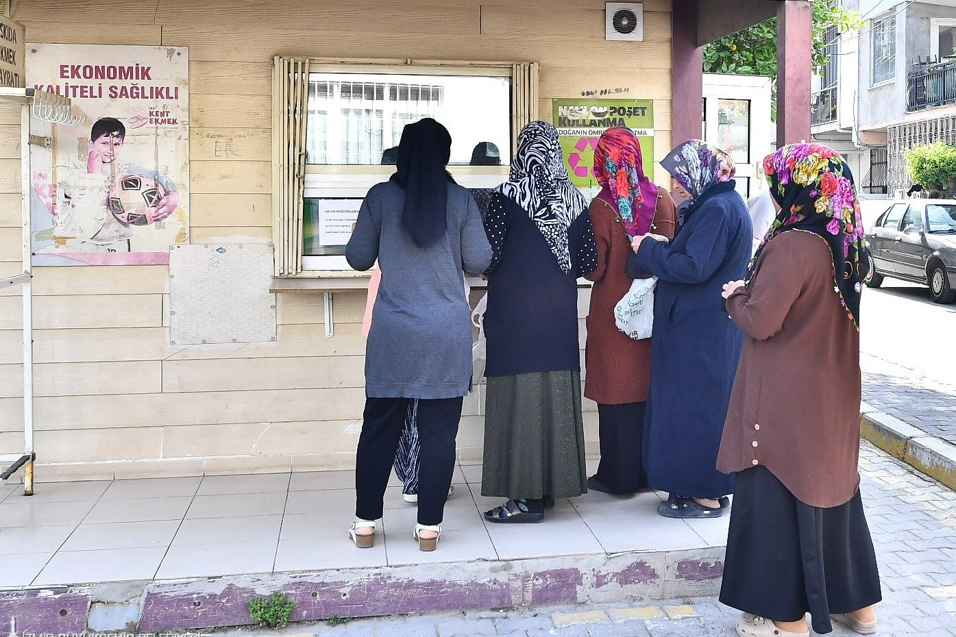 Başkan Cemil Tugay ekmek sözünü tuttu