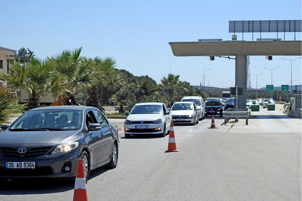 Bayram tatilinde Çeşme'ye akın eden araç sayısı belli oldu haberinin görseli