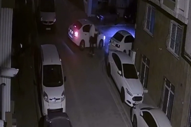 İstanbul’da film gibi olay: Eski patronunun tuttuğu tetikçi kurşun yağdırdı! haberinin görseli