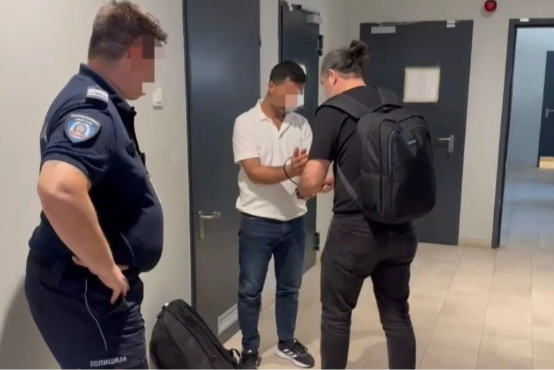 İzmir haber: Kardeş katili yurt dışına kaçıyordu,Interpol devreye girdi haberinin görseli
