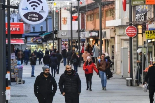 Kemeraltı’nda ücretsiz internet ağı genişliyor haberinin görseli