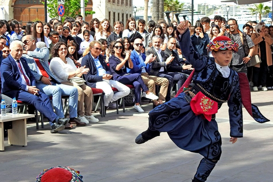 İzmir haber: Turizm Haftası Çeşme'de kutlandı