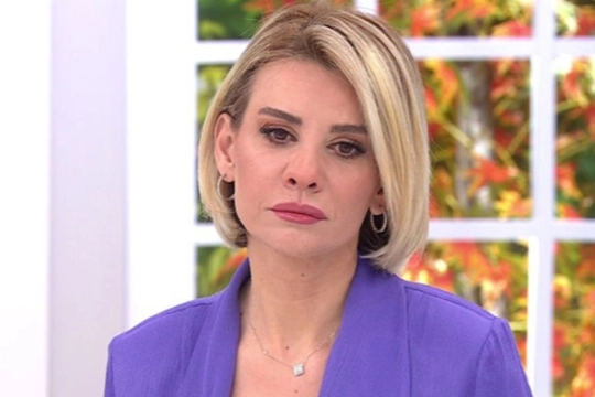 Stüdyo gözyaşlarına boğuldu! Annesini arayan Uğur kötü haberi canlı yayında öğrendi