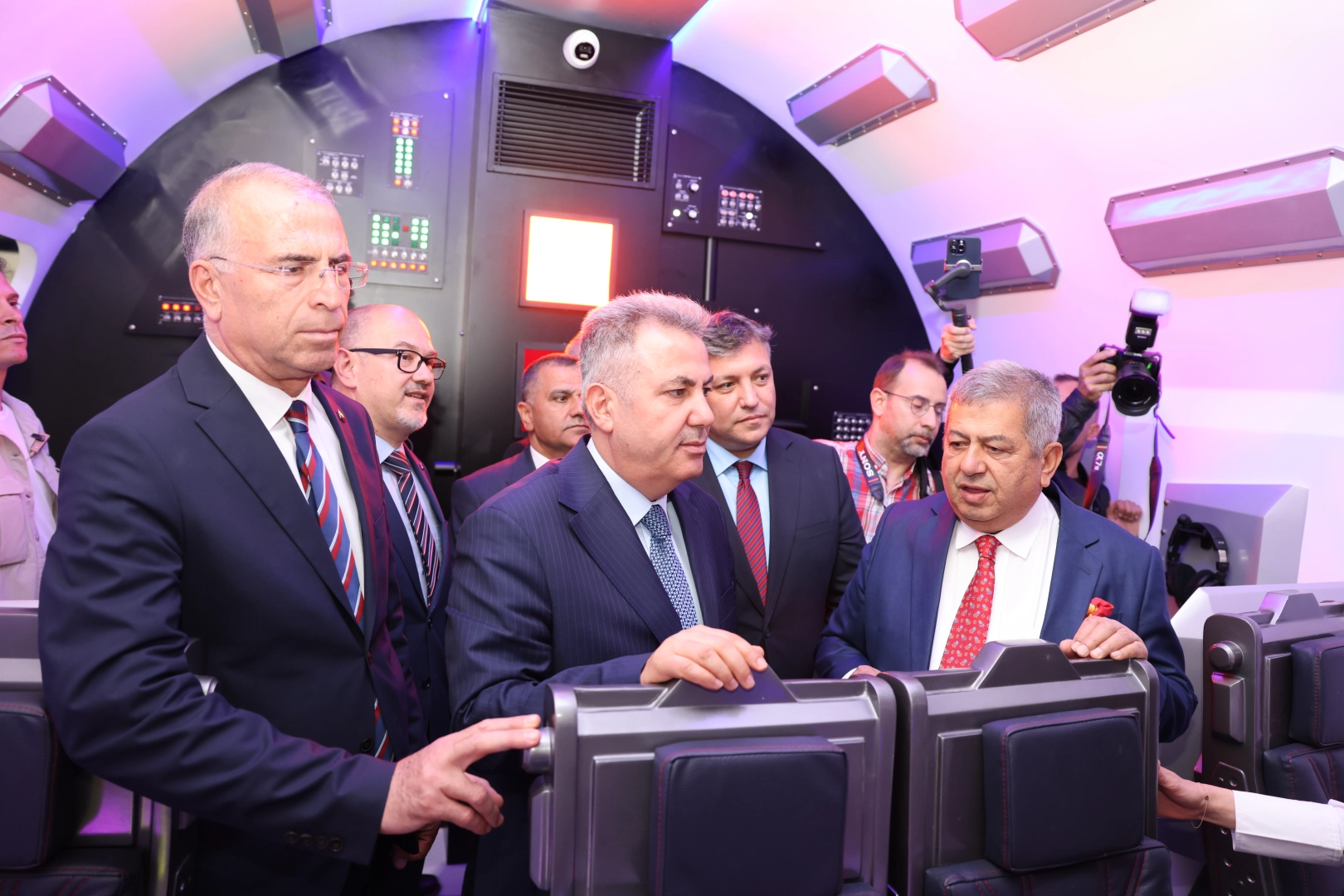 İzmir'de Mars'a insanlı uçuş eğitimleri başladı haberinin görseli