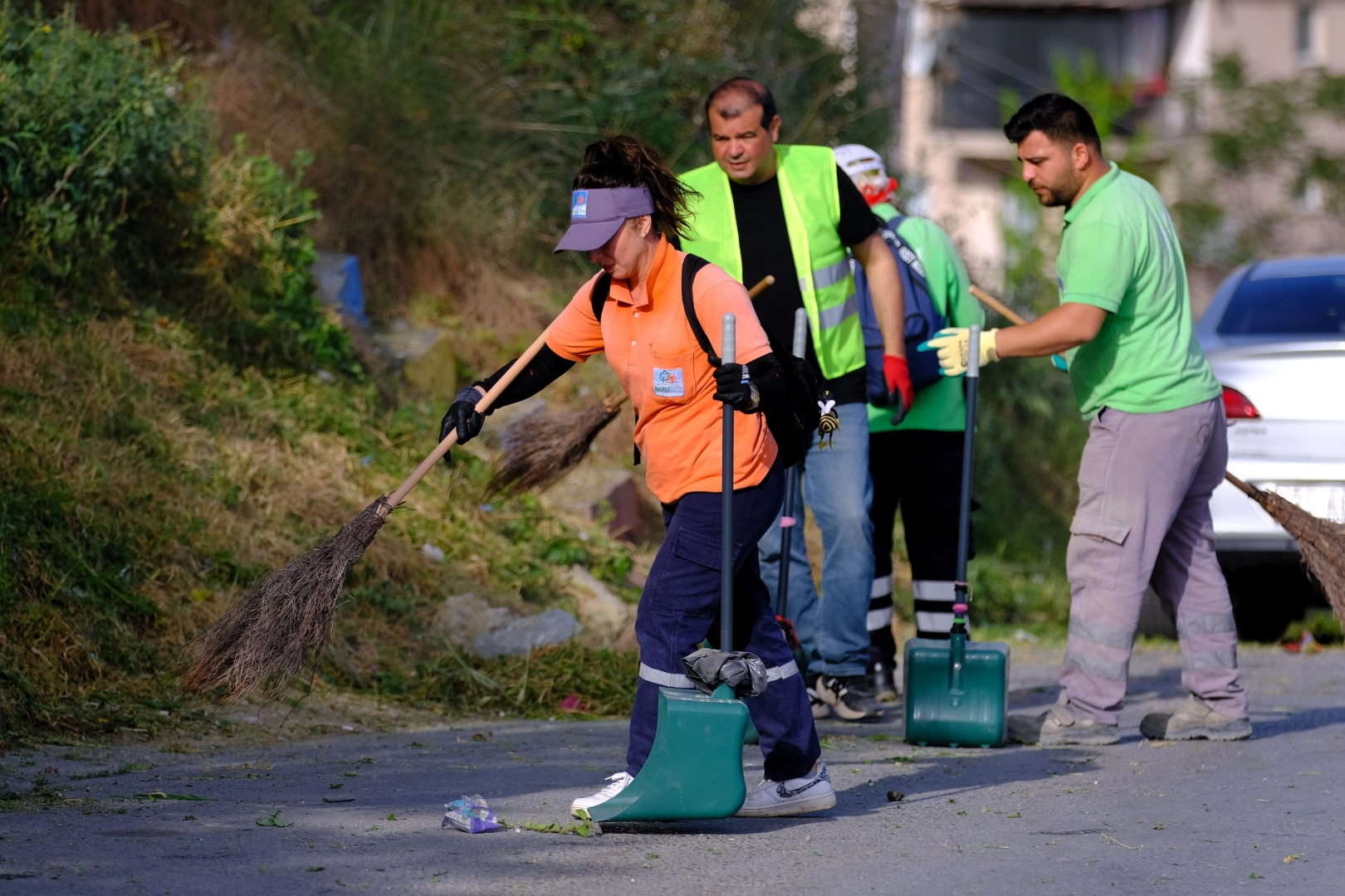 Narlıdere temizlik ve bakım çalışmalarıyla canlanıyor haberinin görseli