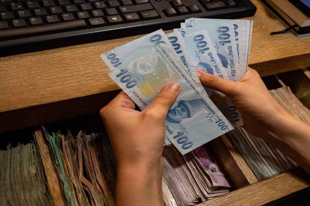 Dar gelirliye devletten 2.250 TL yardım parası! Başvuru şartına göre her haneye gelecek haberinin görseli