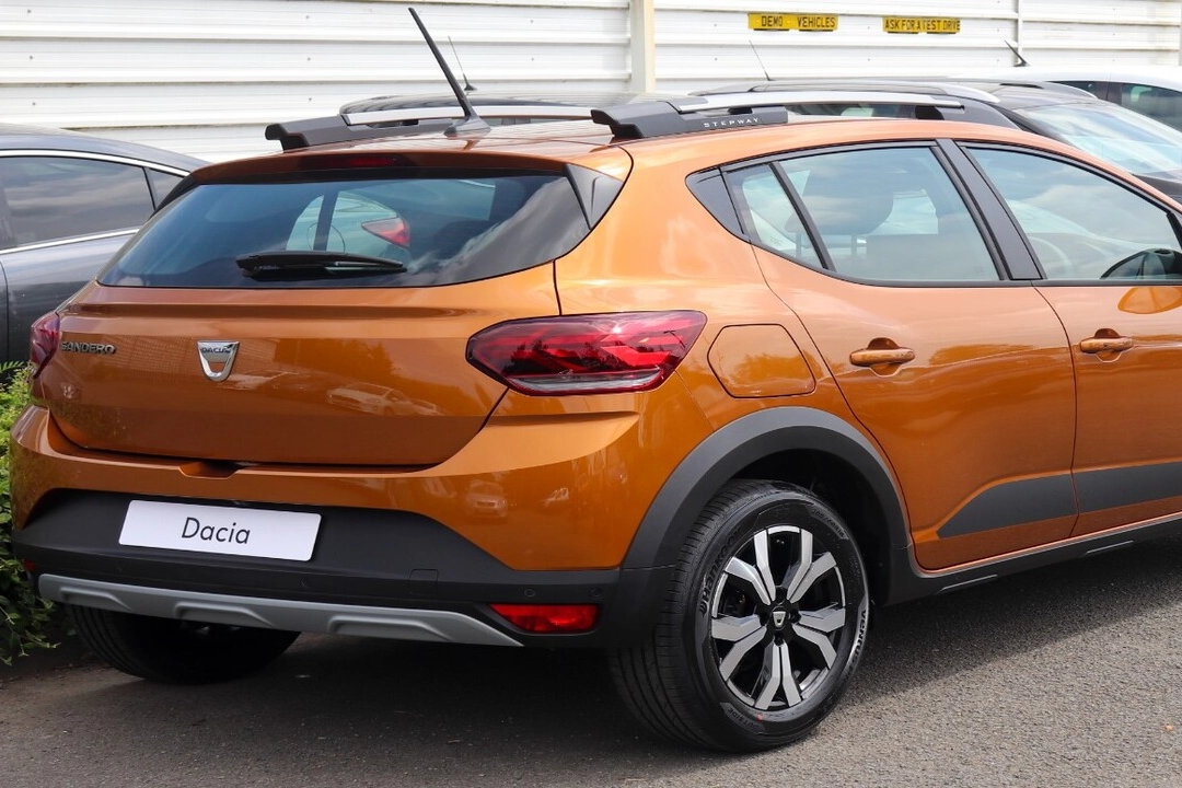 Milyonluk otomobil 1 milyonun altına satılacak! Dacia’dan bayiye koşturacak indirim haberinin görseli