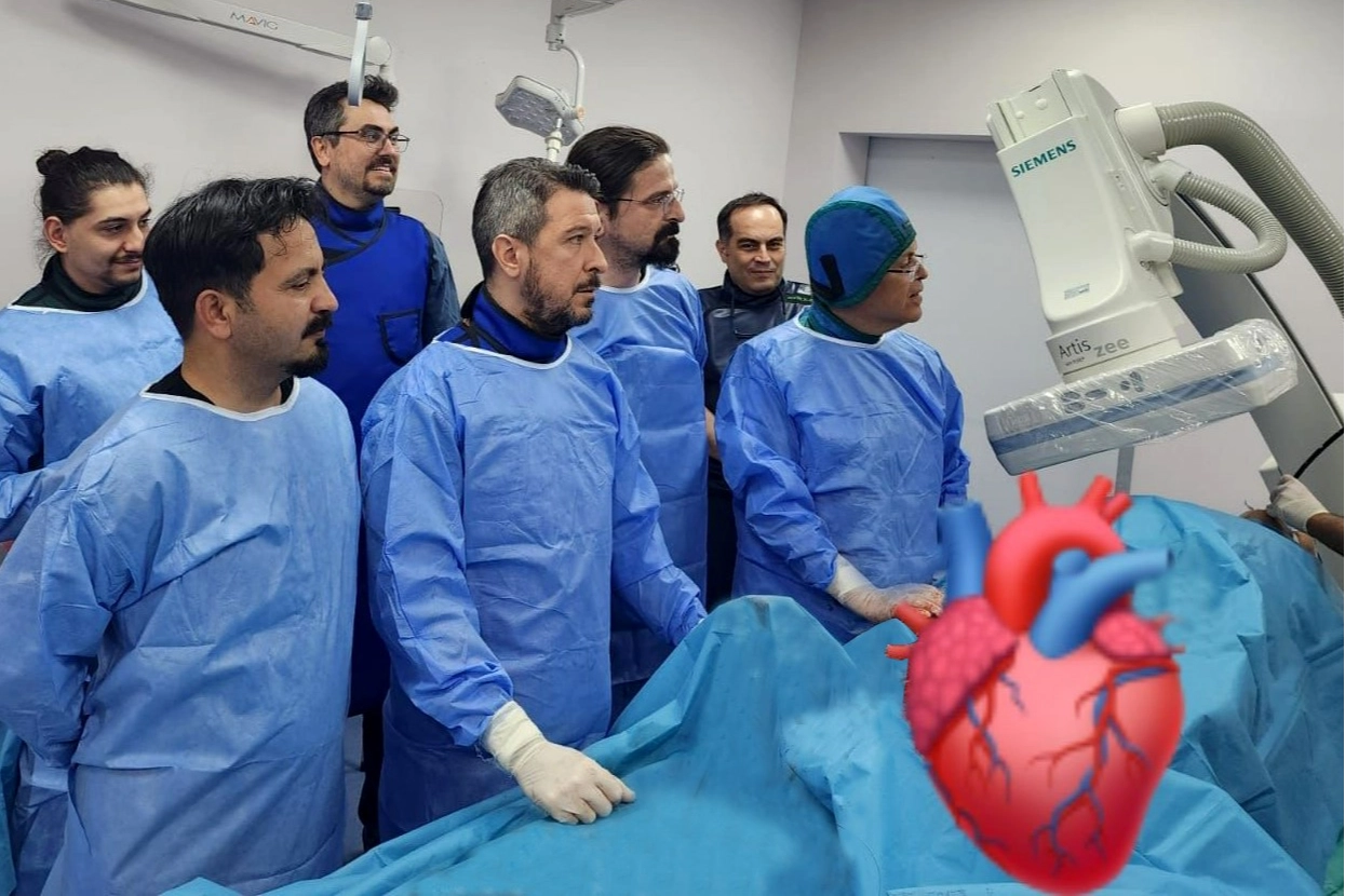 Kalp sağlığına yenilikçi yaklaşım: Balıkesir'de ilk ameliyatsız kan kaçağı tedavisi yapıldı haberinin görseli