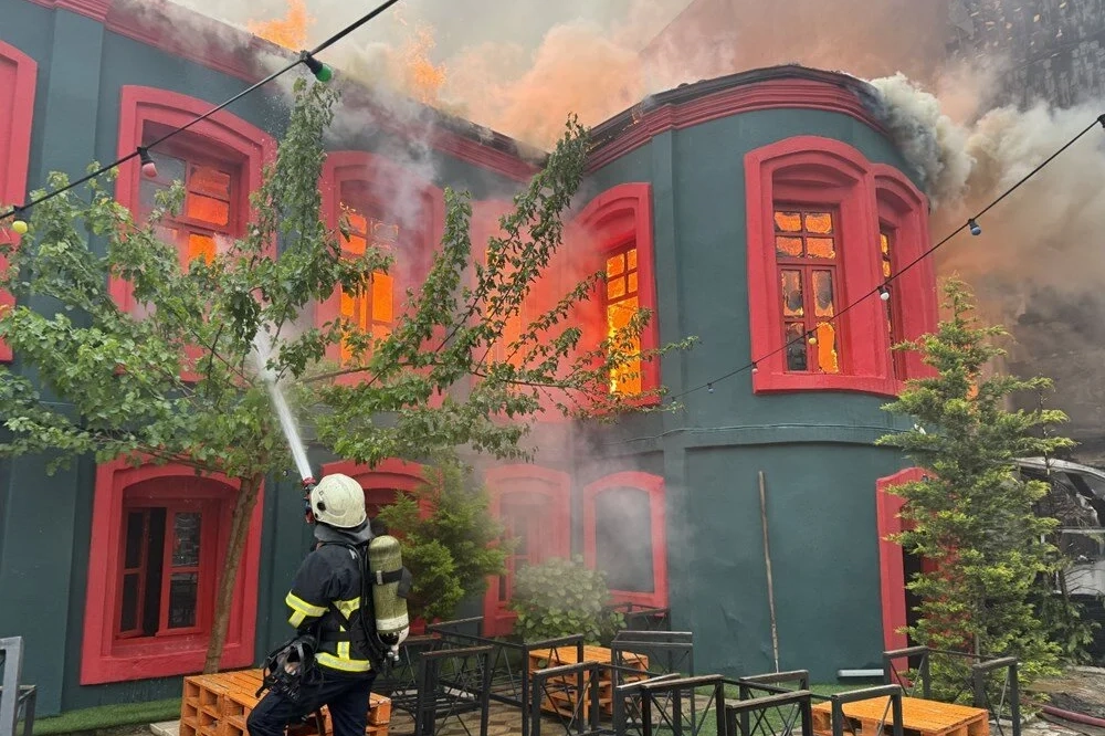 Kırklareli'nde Osmanlı döneminden kalma binada yangın haberinin görseli