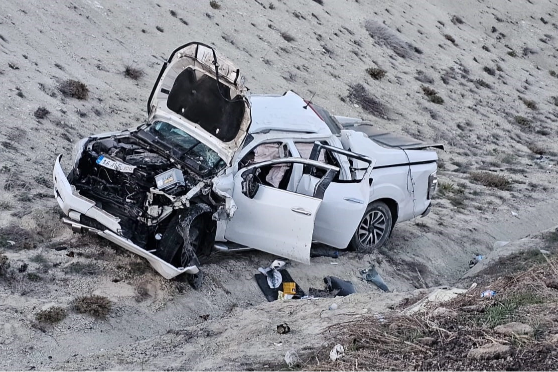 Erzurum'da feci kaza! Pikap ile otomobil kafa kafaya çarpıştı: 1 ölü, 6 yaralı