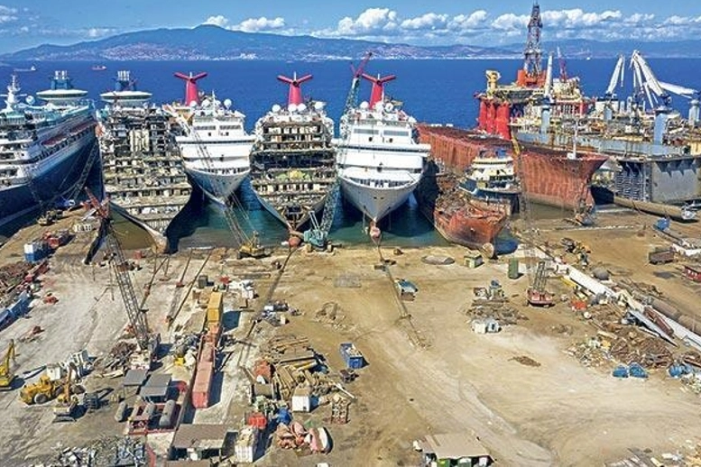 Bakanlıktan İzmir listesi: Gemi söküm tesisleri satılıyor!