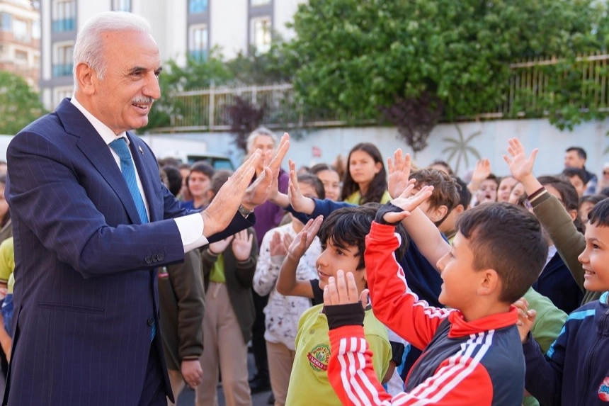 Çocuklardan İsrail’e destek veren markaya boykot haberinin görseli