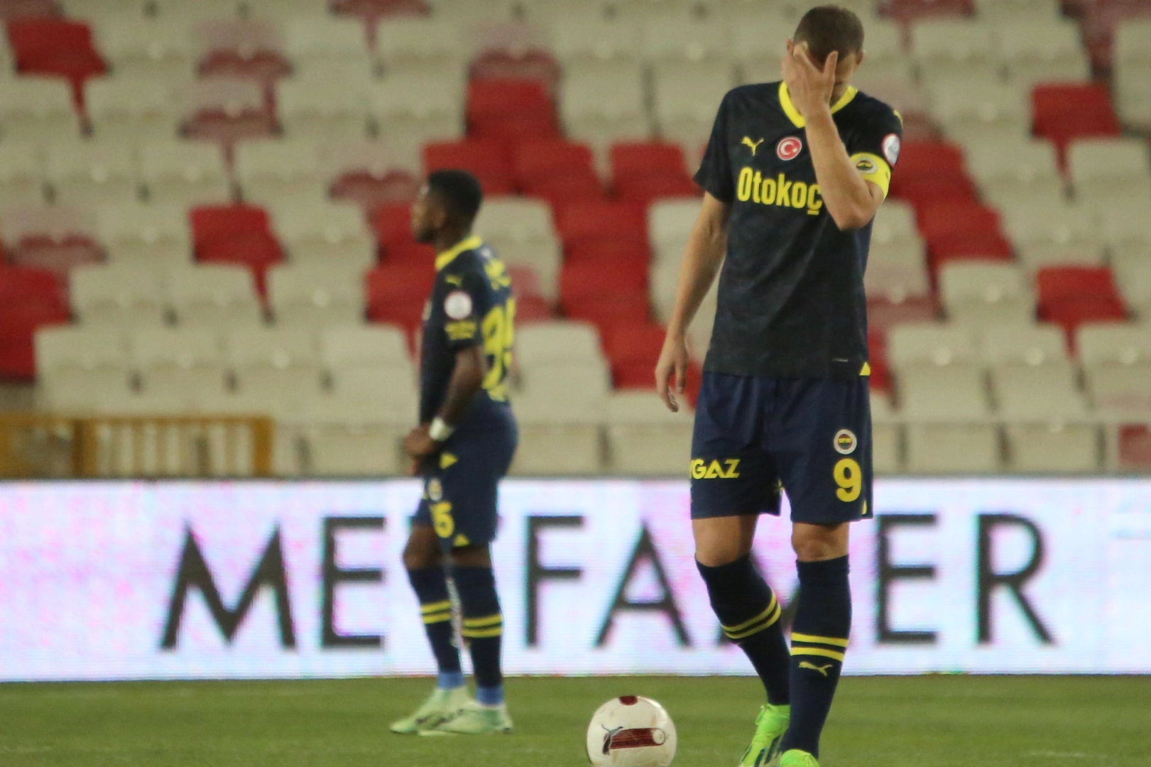 Fenerbahçe’ye şampiyonluk yarışında Sivasspor çelmesi