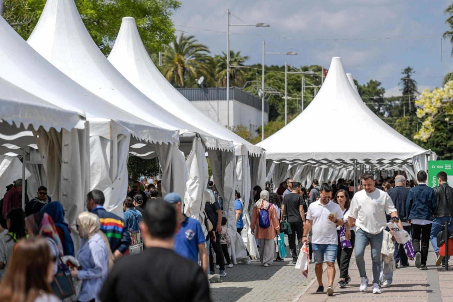 İZKİTAP Fest on binleri ağırlıyor haberinin görseli
