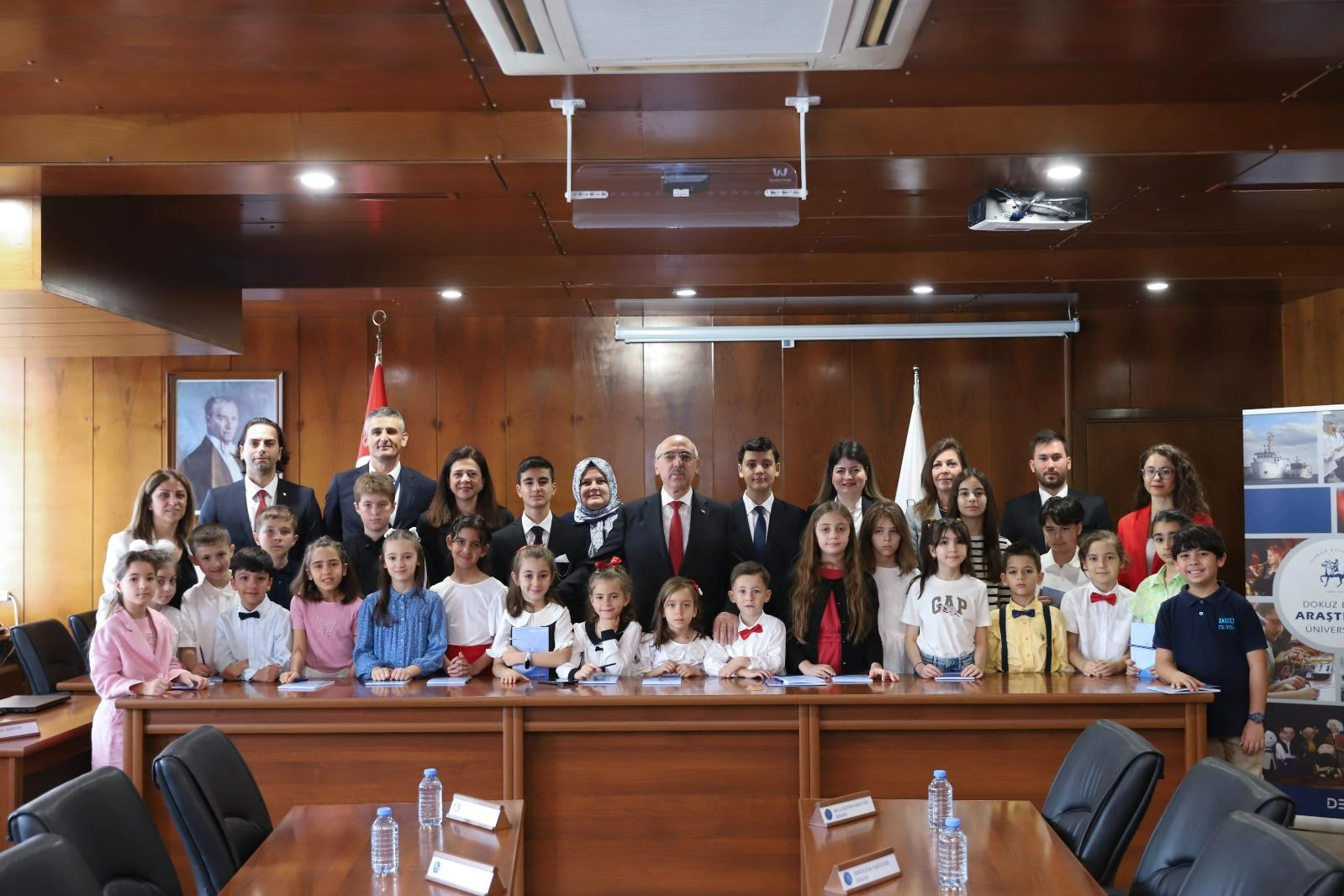 Öğrenciler mutlu ve güvenli bir dünya dileklerini yönetim kurulu gündemine sundu haberinin görseli