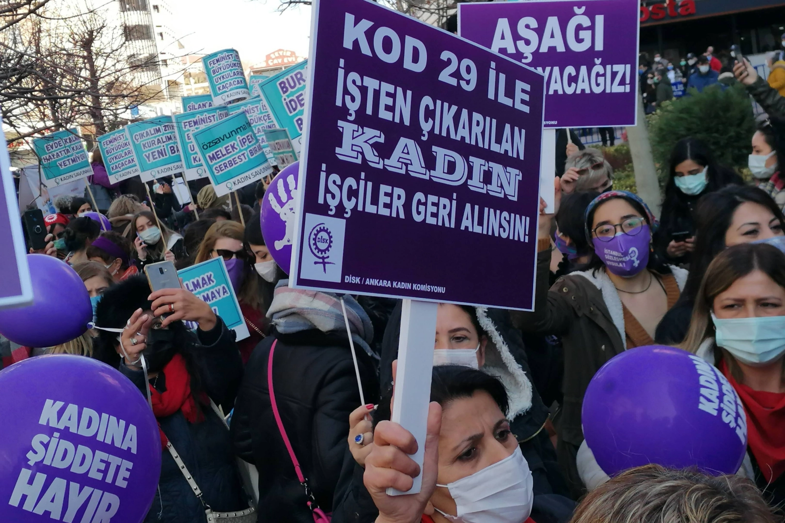 1 Mayıs’a doğru kadınlar… Patronun ucuz iş gücü, ailenin kölesi olmayacağız! haberinin görseli