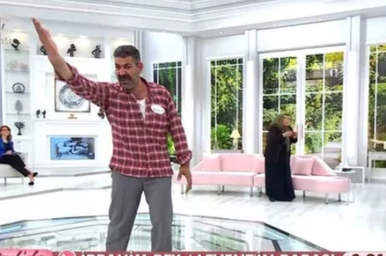 Esra Erol programında akılalmaz olay! Baba sinir krizi geçirdi: 15 yaşındaki Şule bulunmazsa ölecek haberinin görseli