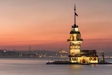 İstanbul’un simgesi kız kulesi bir ay önce açılmıştı yeniden kapatılıyor haberinin görseli