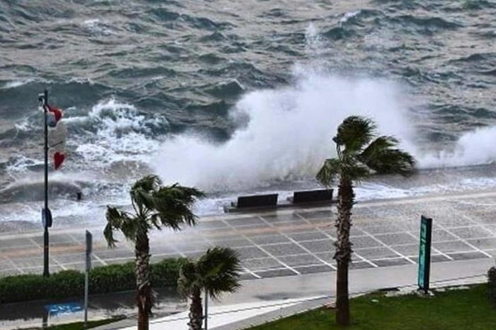 Meteorolojiden İzmir için fırtına uyarısı haberinin görseli
