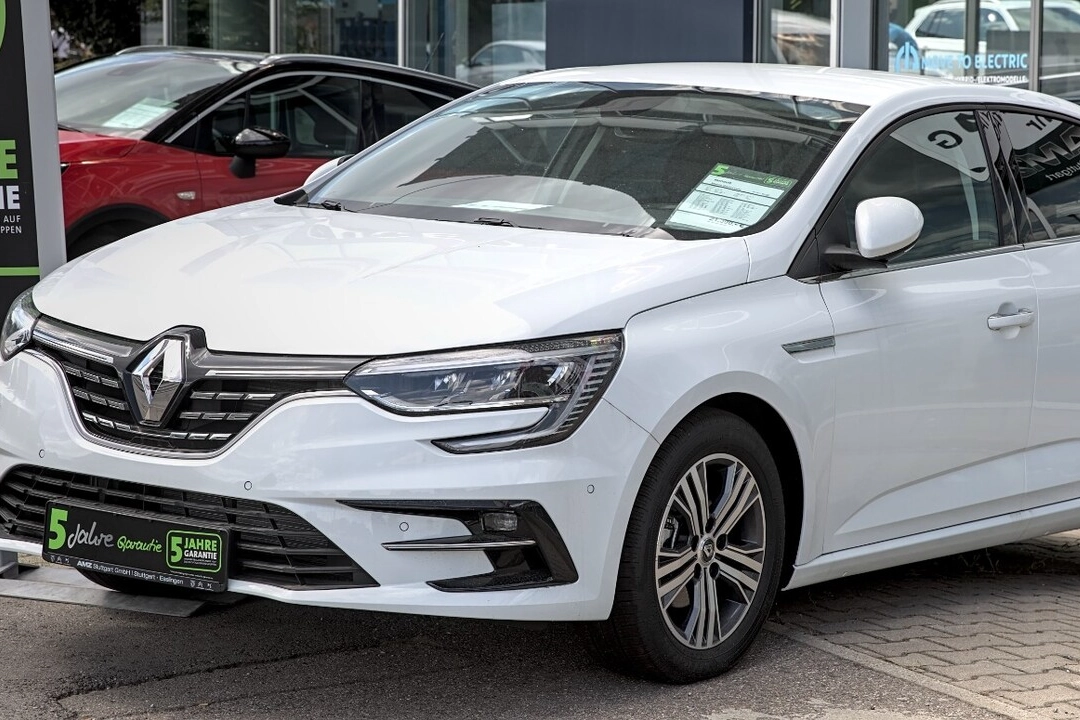 Renault fiyatları en dibi gördü! 30 Nisan’a kadar alan aldı yoksa daha bu fiyata bulunmaz haberinin görseli