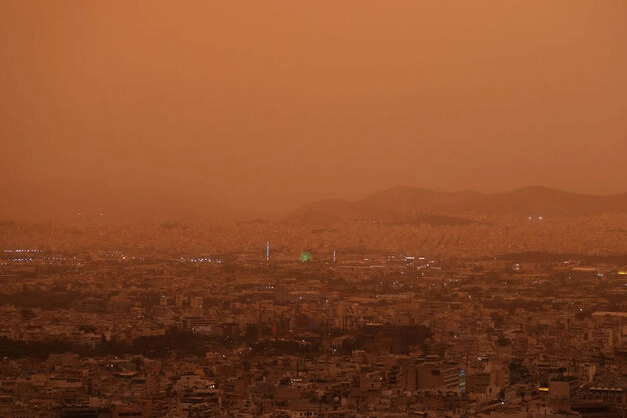 Yunanistan, Afrika'dan gelen çöl tozuna teslim oldu