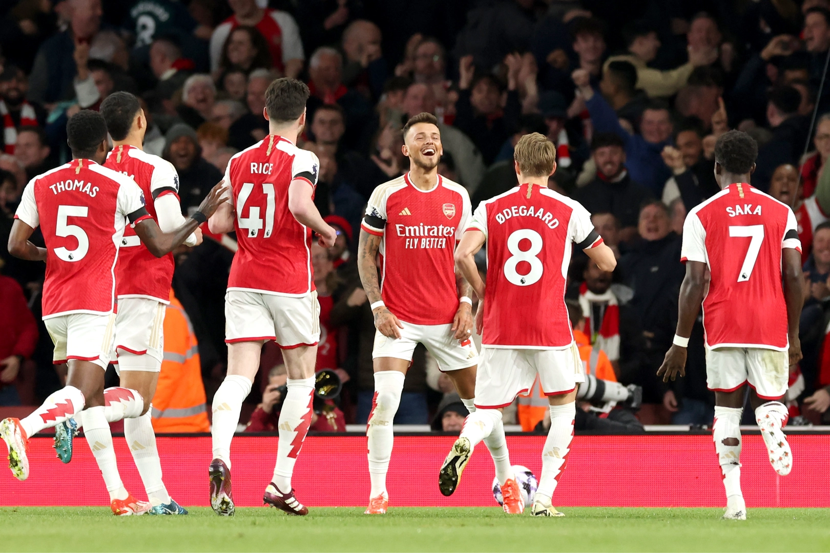 Arsenal, 3 puanı 5 golle aldı!