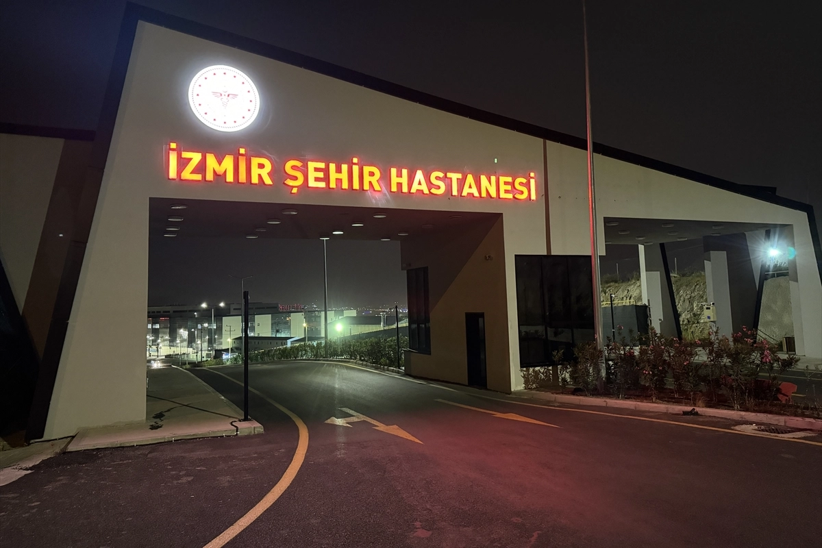 İzmir Haber: Bayraklı Şehir Hastanesi'nde sağlık çalışanlarını tehdit eden şahıs tutuklandı haberinin görseli