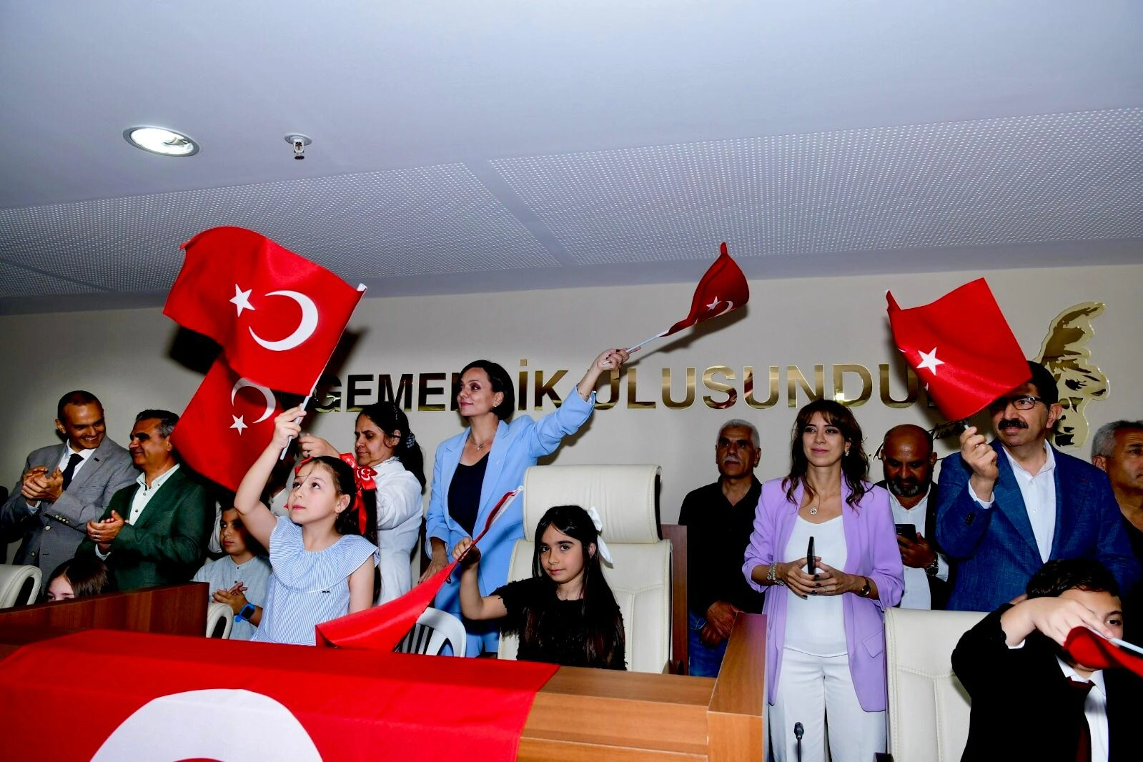 Karabağlar’da yarınların meclisi bugün kuruldu haberinin görseli