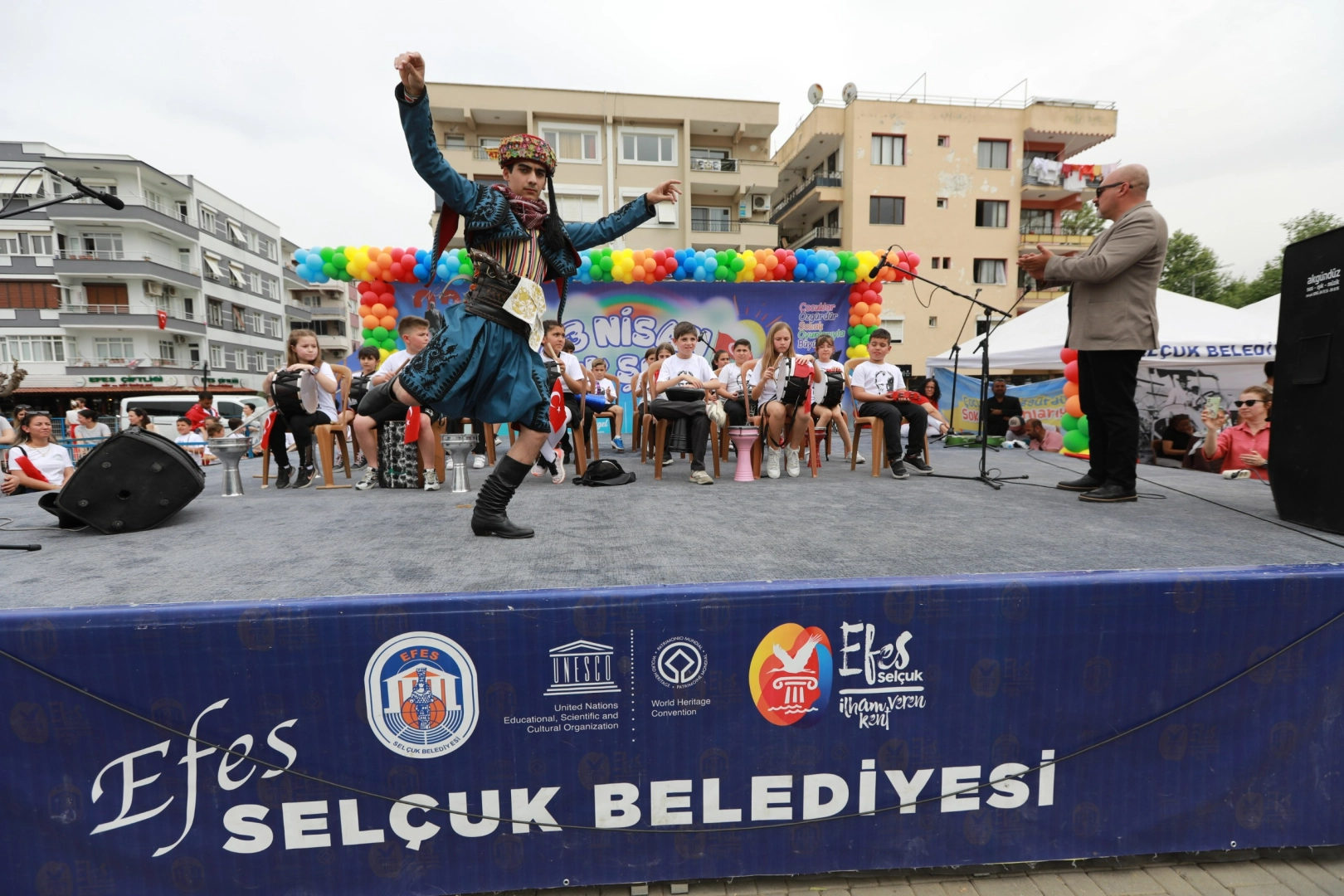 Selçuk'ta 23 Nisan çocuk şenliği dolu dolu geçti