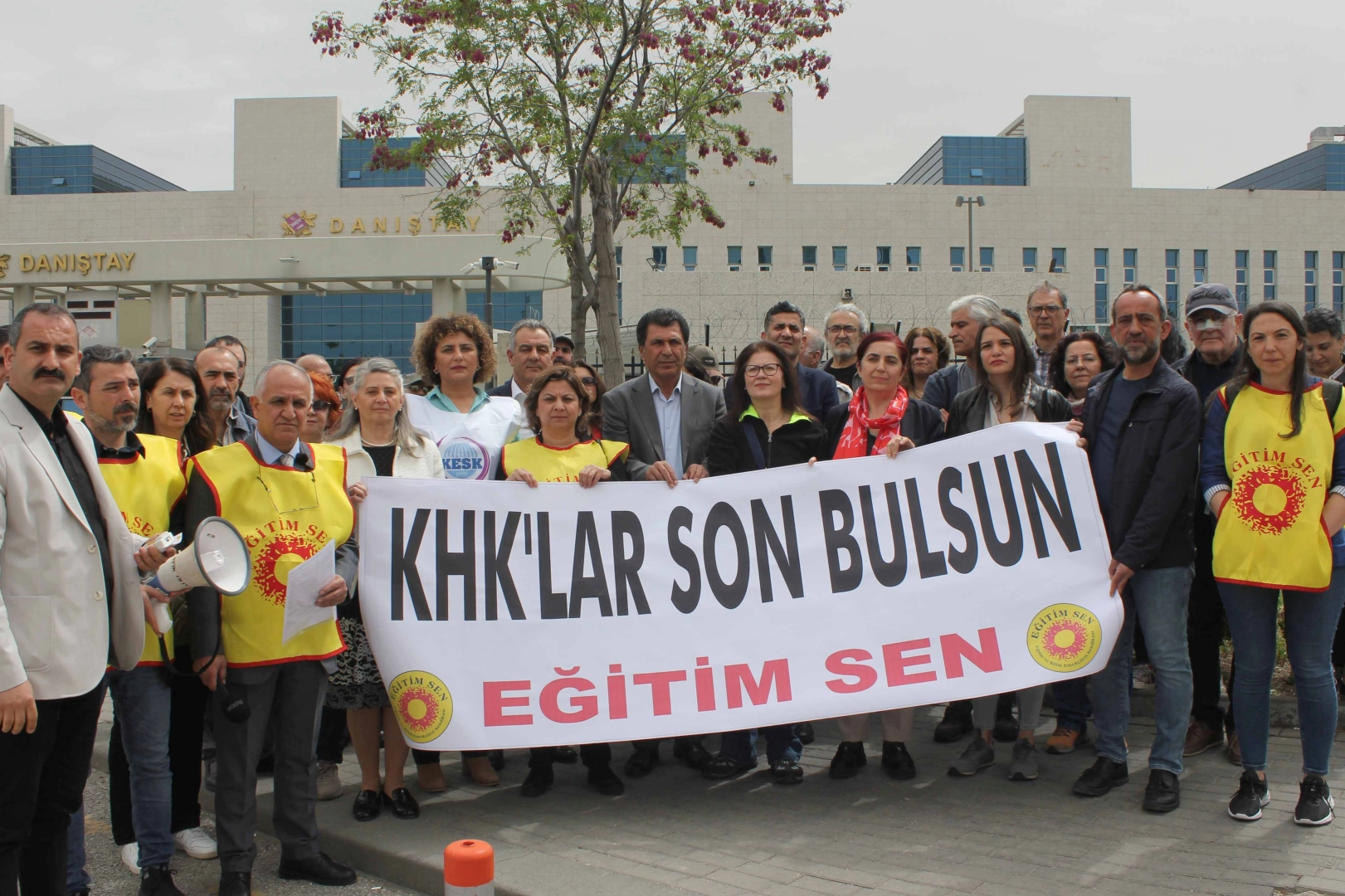 Eğitim-Sen, Danıştay Başkanlığı önünde: Bu hukuksuzluğa son verin!