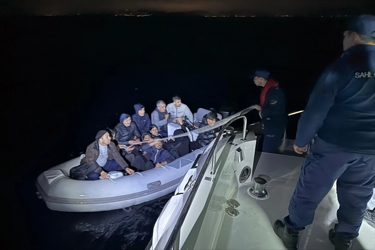 İzmir Haber: Dikili ve Seferihisar açıklarında 45 düzensiz göçmen kurtarıldı haberinin görseli
