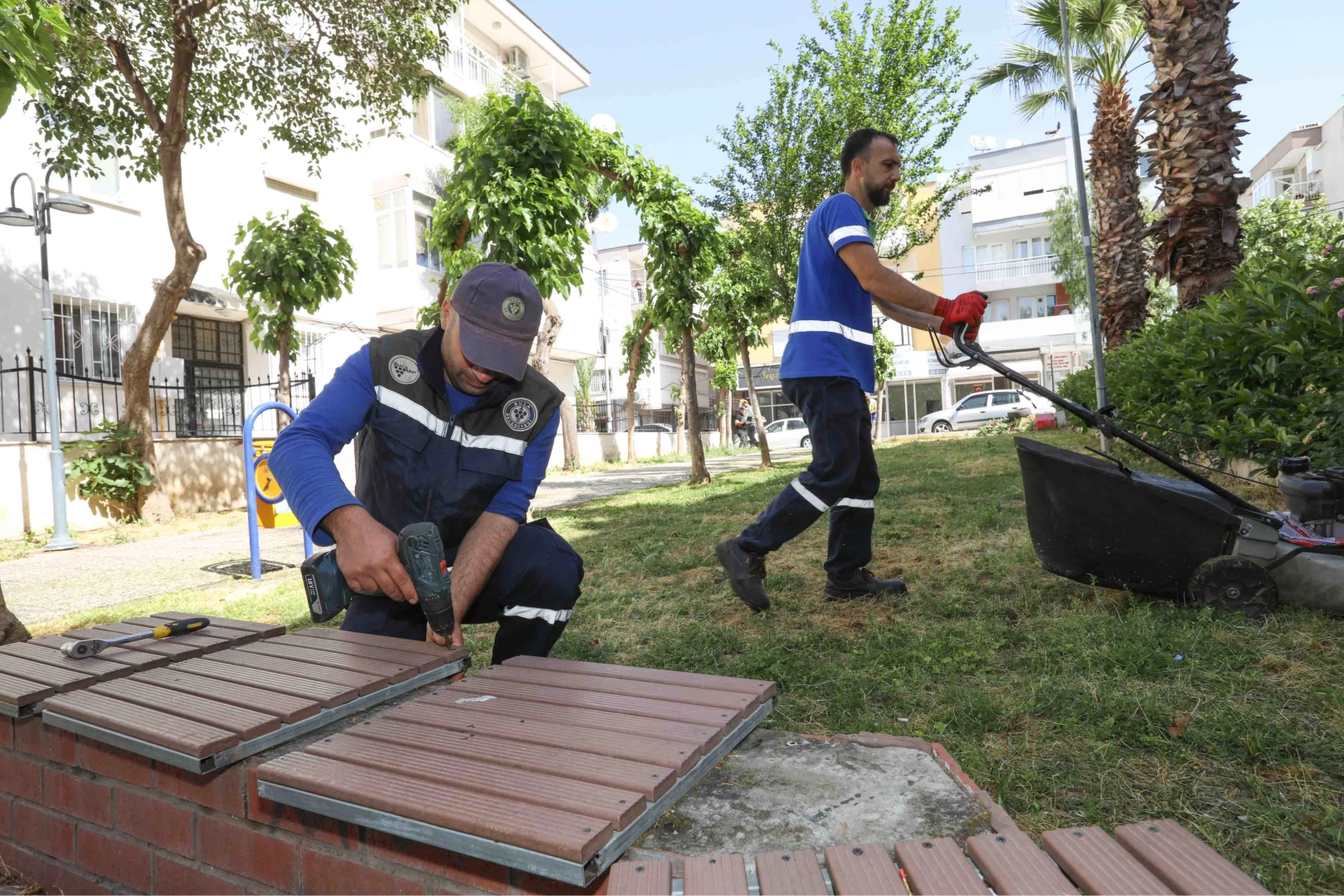 Buca’nın parkları yaza hazırlanıyor