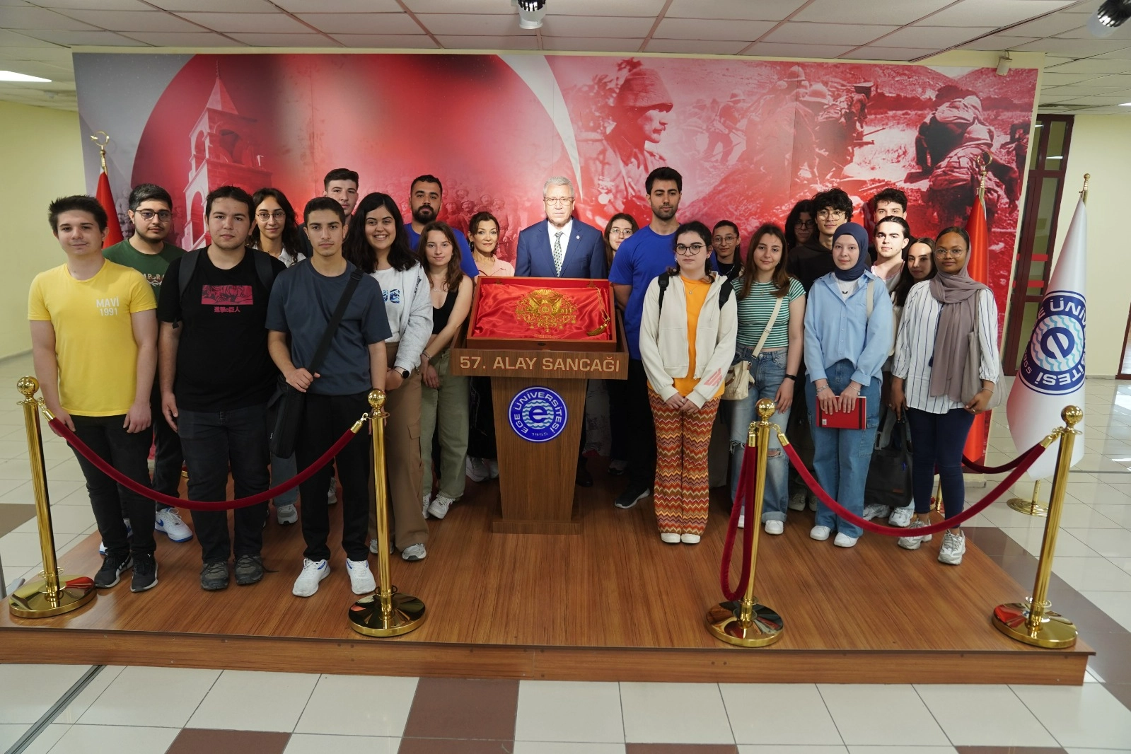 EÜ öğrencileri 57. Alay Sancağını törenle teslim etti