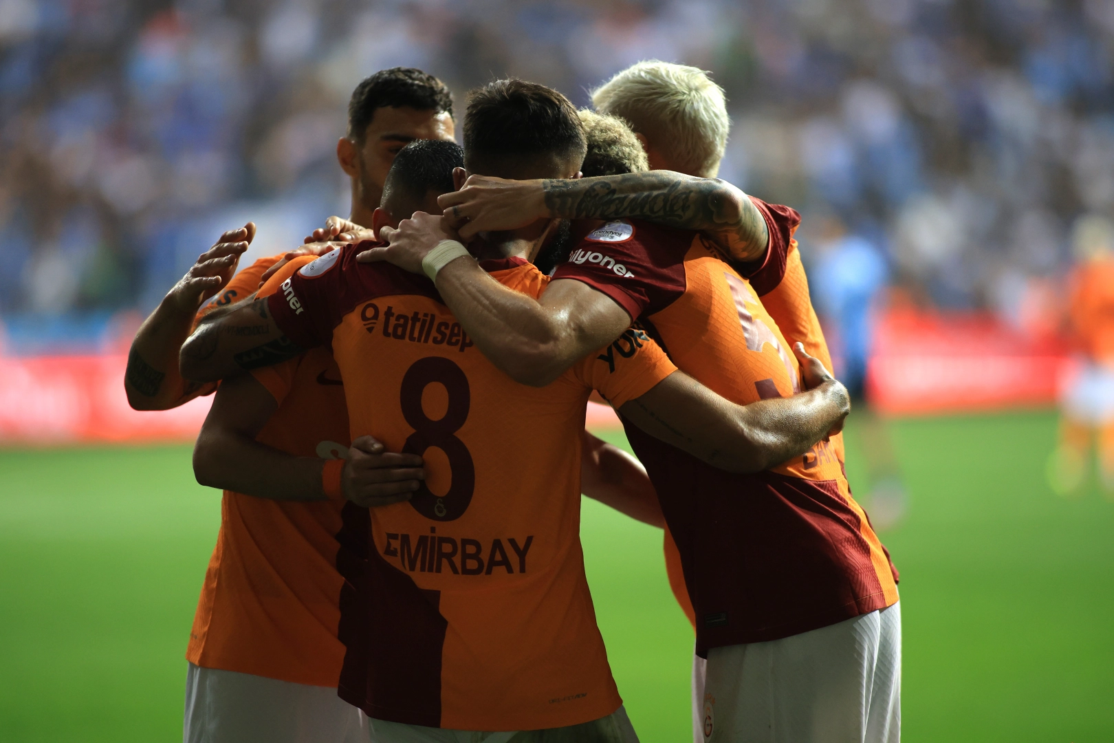 Galatasaray liderlik yarışında zirveyi bırakmıyor! Galatasaray, Adana Demirspor'u da yendi haberinin görseli
