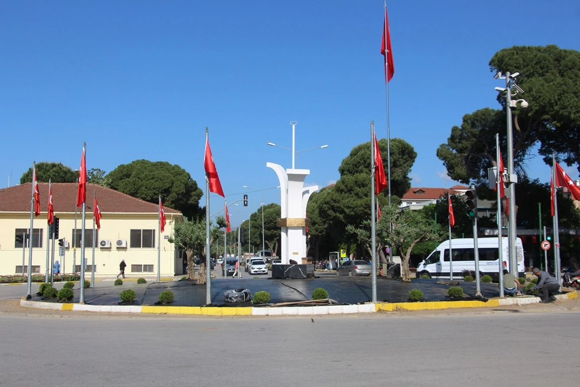 Ödemiş’in meydanları işbirliğiyle yenileniyor