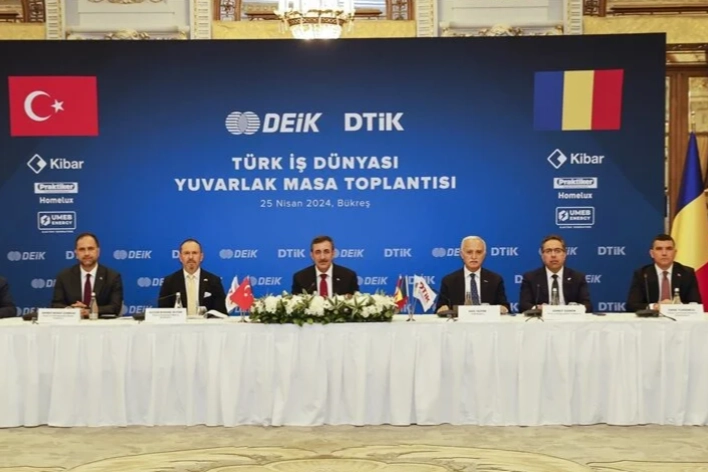 Cumhurbaşkanı Yardımcısı Cevdet Yılmaz, Romanya'da iş insanlarıyla bir araya geldi haberinin görseli