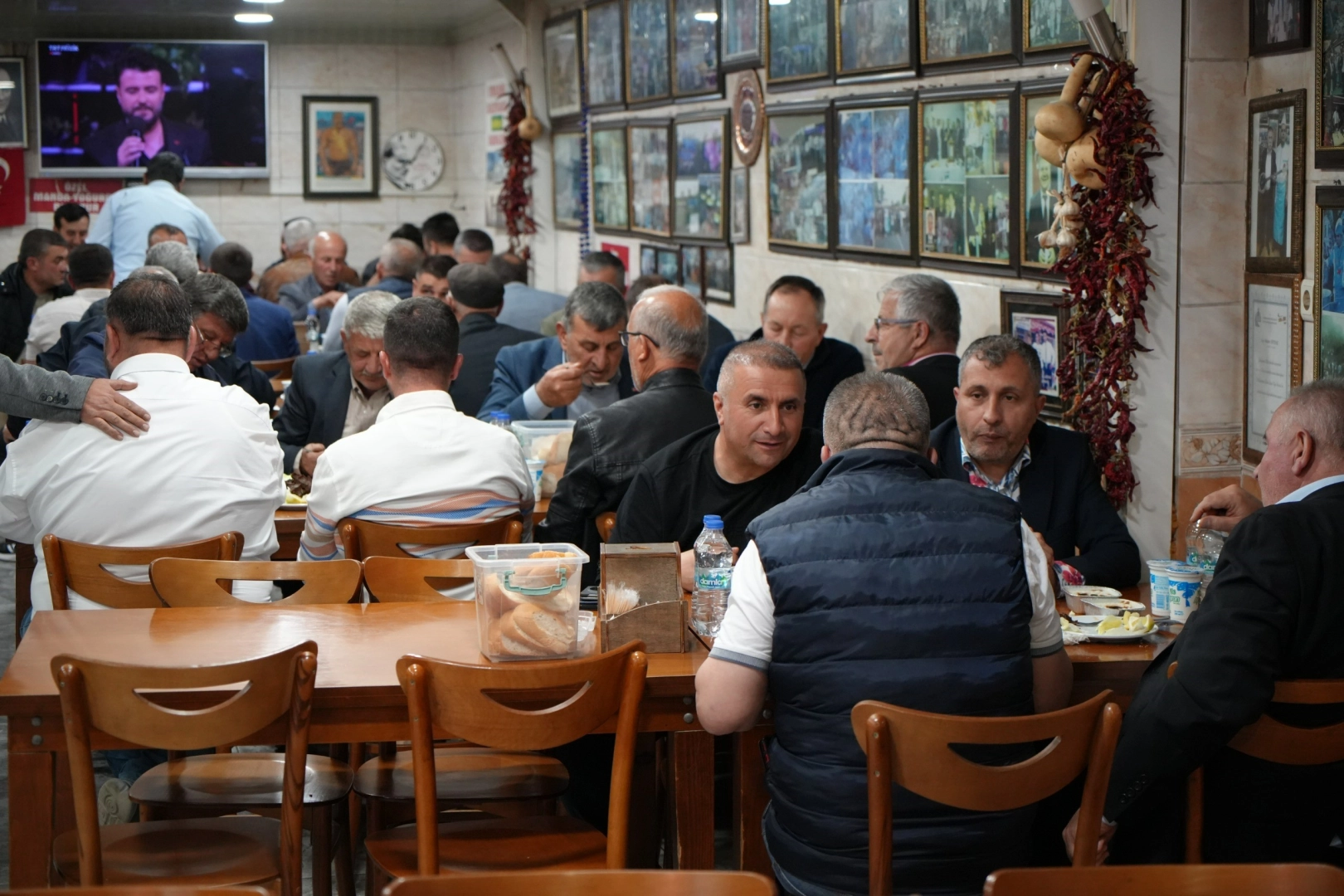 Edirne'de yılların 'muhtar pidesi' geleneği bu yıl da sürdürüldü