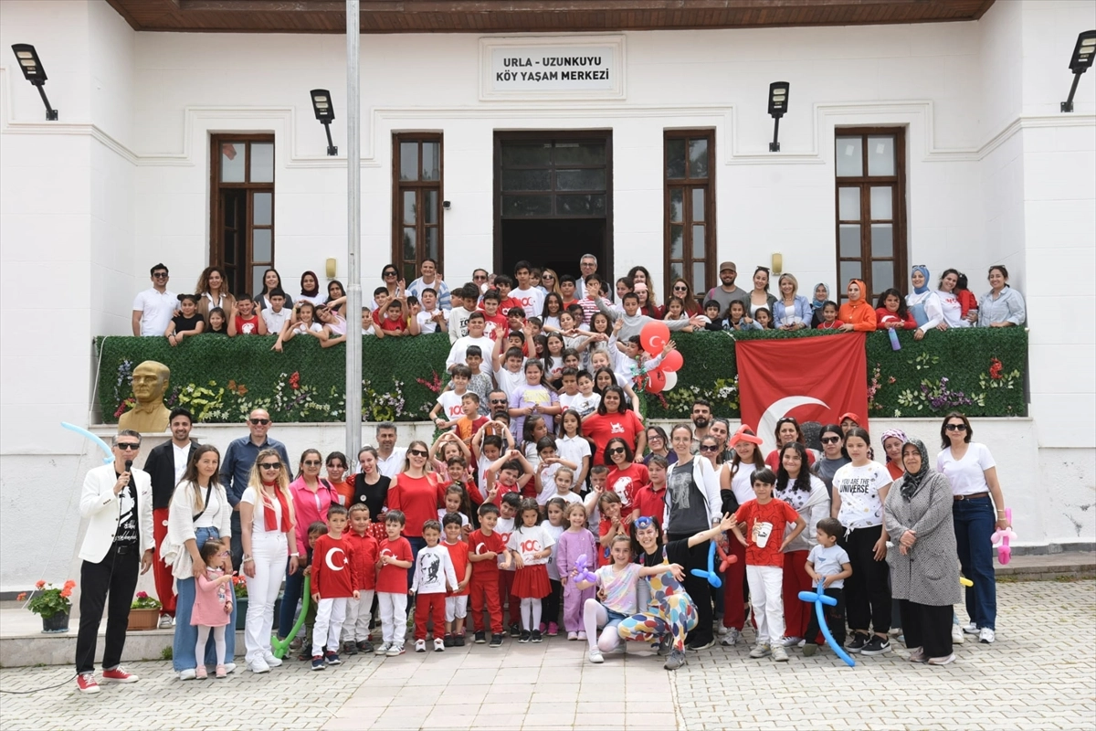 İzmir Ticaret Borsası ve Milli Eğitim Müdürlüğü'nden 23 Nisan şenliği haberinin görseli