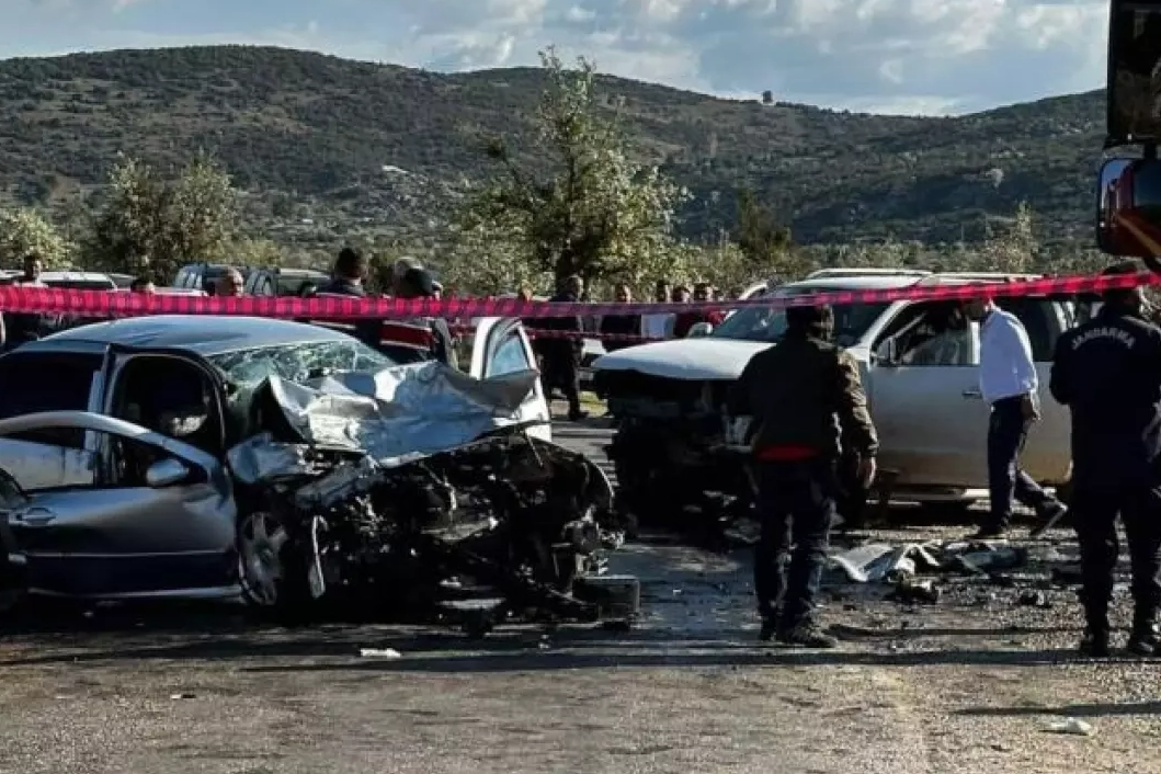 Karı koca trafik kazasında hayatını kaybetti